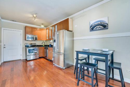 Ideally Located Chicago Apartment in Logan Square in Chicago, USA