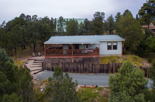 Rain Dance Retreat: Updated 2 Bedroom, 2 Bath Cabin with a Private Hot Tub and Views For Days! Rain Dance Retreat: Updated 2 Bedroom, 2 Bath Cabin with a Private Hot Tub and Views For Days!