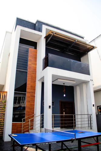 4 bedroom fully detached dope duplex