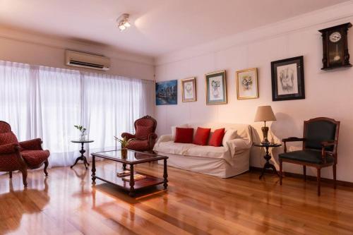 Juncal 1137 by depptö BAJA