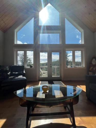 The Bear Cave Cottage at Little Kennisis Lake in ฮาลิเบอร์ตัน (ON)