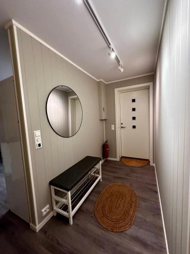 Intrare, Leilighet med 1 soverom i Tromsø/Kvaløysletta med flott beliggenhet og god utsikt. Kort vei til flyp in Kvaloysletta