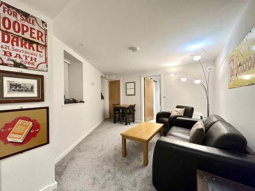 Modern apartment in high street location. - Apartment - Midsomer Norton