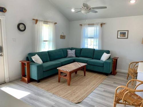 Modern 3BR w/Huge Deck - Walk to beach!