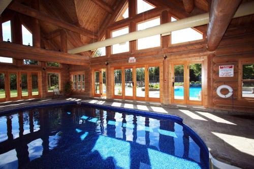 Chalet Red Deer Spa at Fiddler Lake