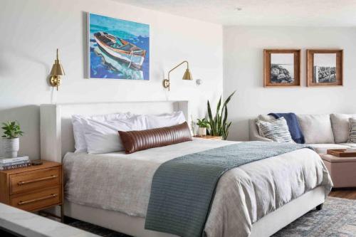 A Room with a View on East Bay Waterfront with pool in Traverse City, USA