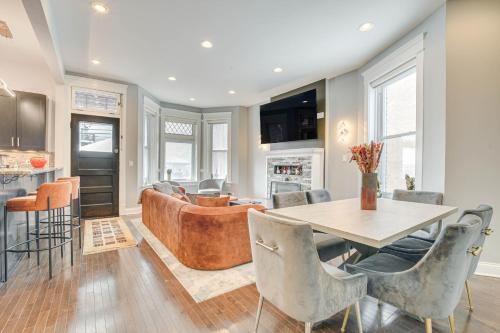 Spacious Condo with Deck about 3 Mi to Downtown Chicago! in Chicago, USA