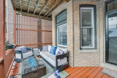 Spacious Condo with Deck about 3 Mi to Downtown Chicago! in Chicago, USA