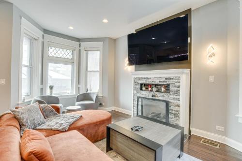 Spacious Condo with Deck about 3 Mi to Downtown Chicago! in Chicago, USA