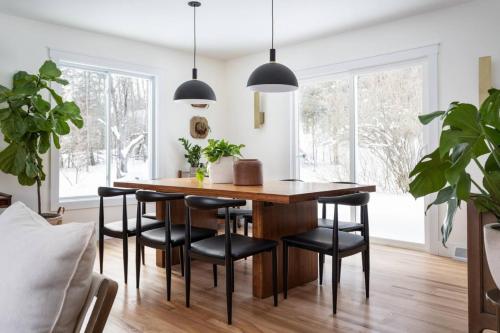 Norra House- Curated home, 5 acres in wine country in Suttons Bay, USA