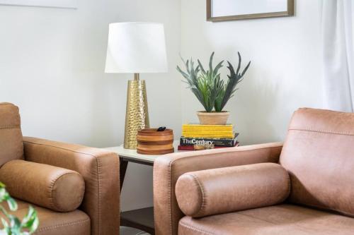 The Elm House-Updated home in Downtown Suttons Bay in Suttons Bay, USA