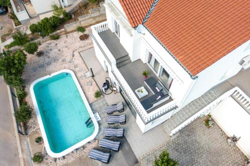 Villa with a beautiful panoramic view and a swimming pool- by Traveler tourist agency Krk ID 2397, Senj (Segna) (foto 3)