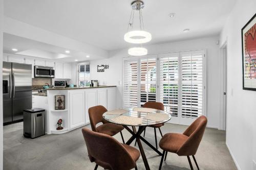 Keith Haring Inspired 2BD Deauville Condo - A Ryson Property in Palm Springs, USA