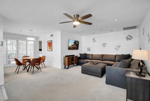 Keith Haring Inspired 2BD Deauville Condo - A Ryson Property in Palm Springs, USA