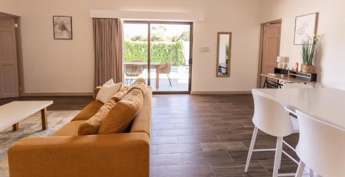 2 bedrooms, 4 beds