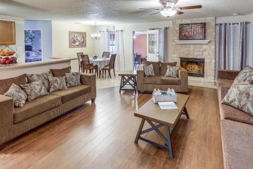 Killeen Home with Sunroom about 8 Mi to Fort Cavazos!