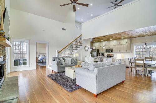 . Dale Hollow Cottage w/ Covered Porch & Lake Views!