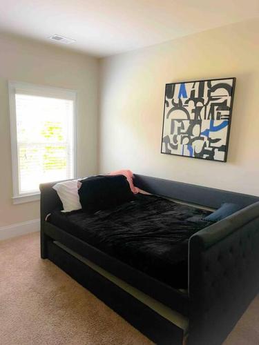 Lakefront 5BR New Home Relaxing and Peaceful