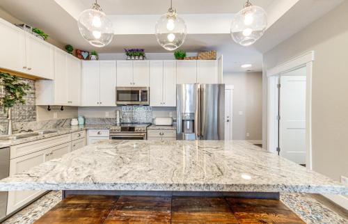 Hike, Fish and Ski! Bright Swan Valley Townhome in 天鵝谷(ID)