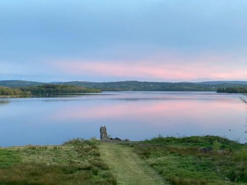 Lakeside Lodge - Magnificent Rural Setting