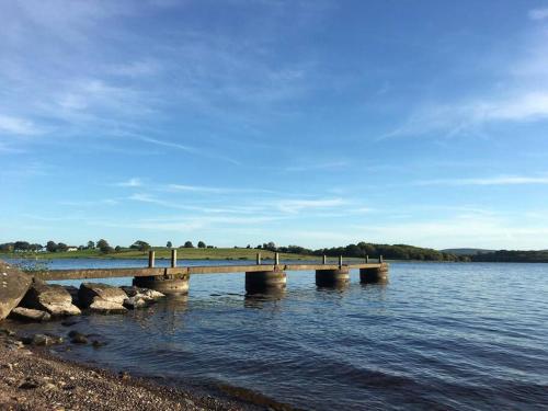 Lakeside Lodge - Magnificent Rural Setting