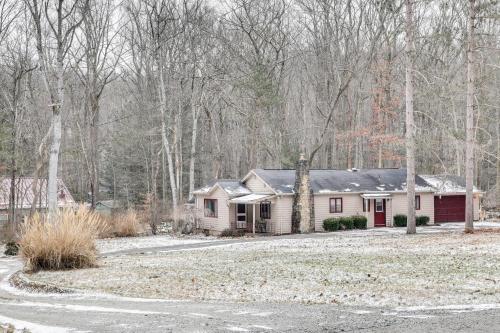 Rector Home with Hot Tub about 6 Mi to Ligonier!