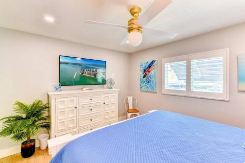 Dockside Dreams w/ Pool and Spa in Bradenton, USA