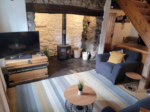 Cosy modern cottage by the sea, heart of snowdonia