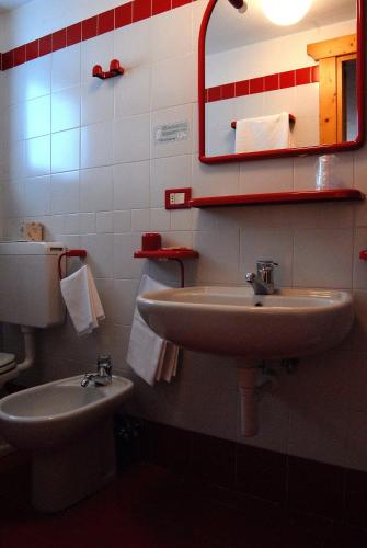 Bathroom, Hotel Locanda Grauson in Cogne