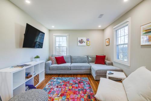 Updated Memphis Home with Patio about 8 Mi to Downtown!