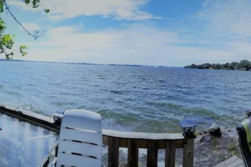 West Lake Waterfront Swimming - Free Pontoon Boat! in West Lake (ON)