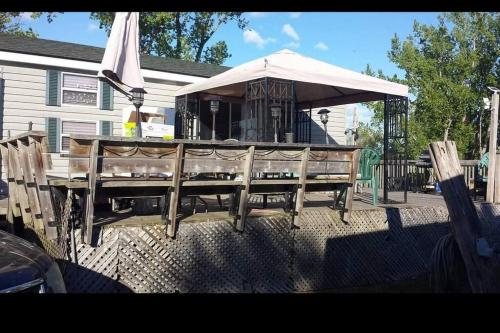 Westlake Dunes View Beach-FREE Pontoon Boat Rental in West Lake (ON)