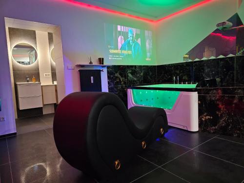 Гидромассажная ванна, Magnifique Suite Spa Luxembourg in Дифферданж