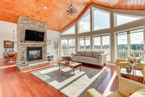 Deck and Lake View Spacious Long Pond Home!