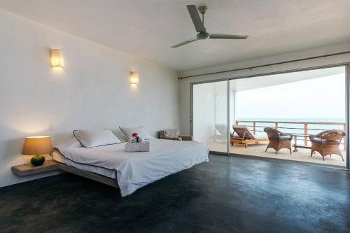 Marmot Seashore Moonset Suite