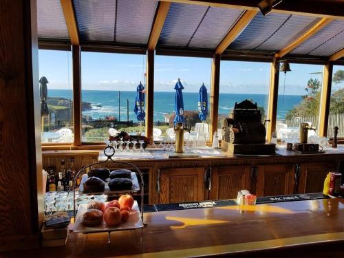 Bar/lounge, Ocean Cove Lodge Bar & Grill in Jenner (CA)