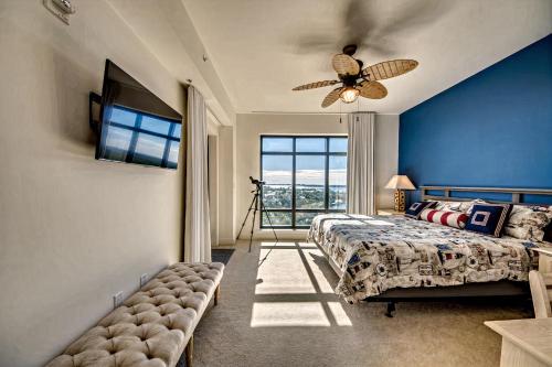 Vista Del Mar at Cape Harbour Marina, 10th Floor Luxury Condo, King Bed, Views!