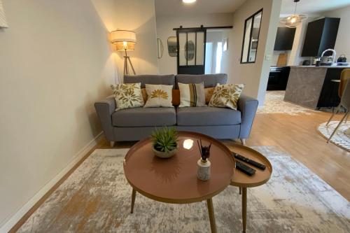 Aesthetics - 2 bedrooms and secure parking! in Estanove