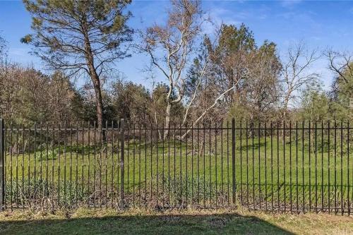 Chico Creek House - Hot Tub, Game Room & Fire Pit