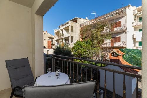 Studio with Balcony image 1