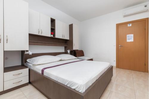 Studio with Balcony room in Apartments with parking space Makarska - 22017