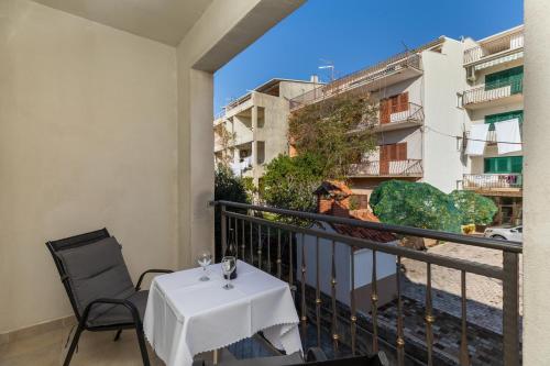 Apartments with parking space Makarska - 22017 - image 5