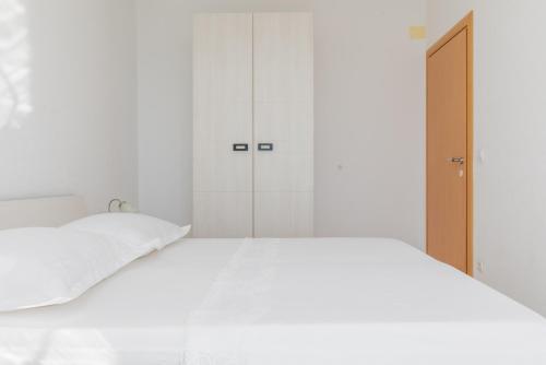 One-Bedroom Apartment with Balcony and Sea View image 9