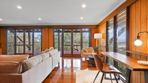 Rainforest Treehouse Sanctuary - with ocean views near The Australian Armour & Artillery Museum