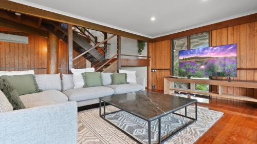 Rainforest Treehouse Sanctuary - with ocean views near The Australian Armour & Artillery Museum