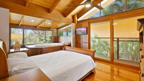 Rainforest Treehouse Sanctuary - with ocean views