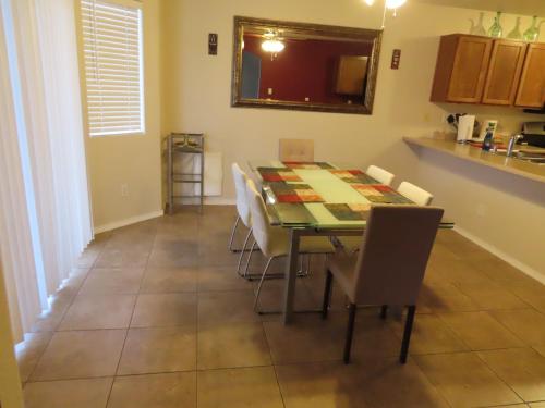 Beautiful, spacious home in ABQ in Albuquerque, USA