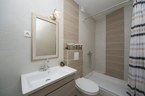 One-Bedroom Holiday Home image 9