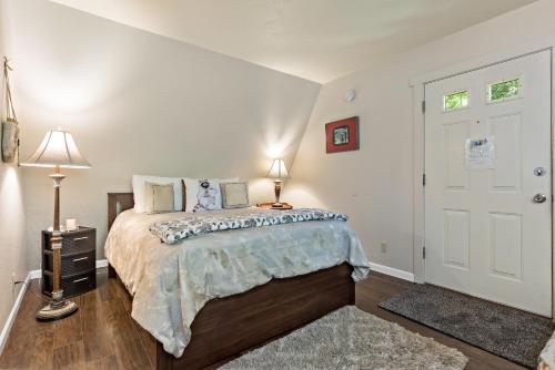 Mountain Meadows Inn - image 12