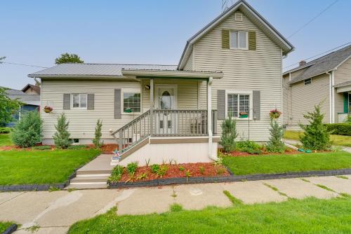 Manistee Cottage Near Beach and Dtwn in Manistee, USA